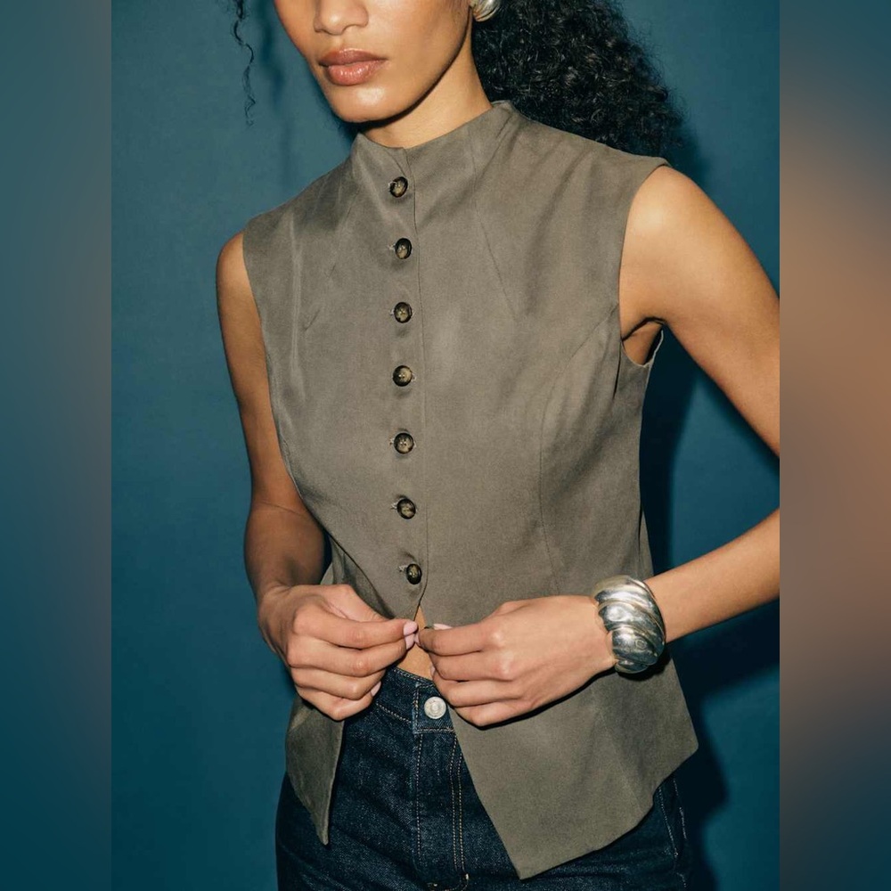 Reformation Lottie Vest Poppyseed - size S